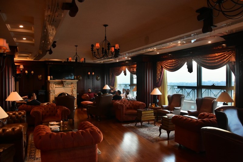 Smoky night at the Candles Lounge - Hilton Beirut Metropolitan Palace
